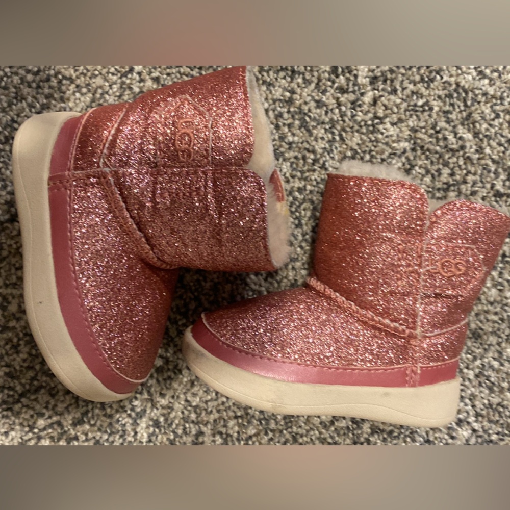 UGG Kids pink Sparkly Boots - Keelan